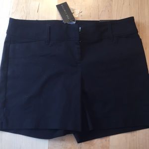 The Limited Tailored Short sz4